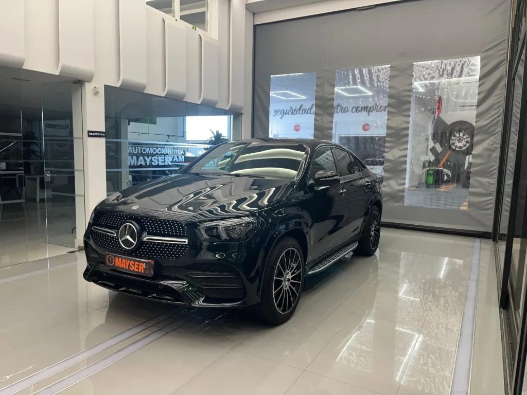 Mercedes coche negro